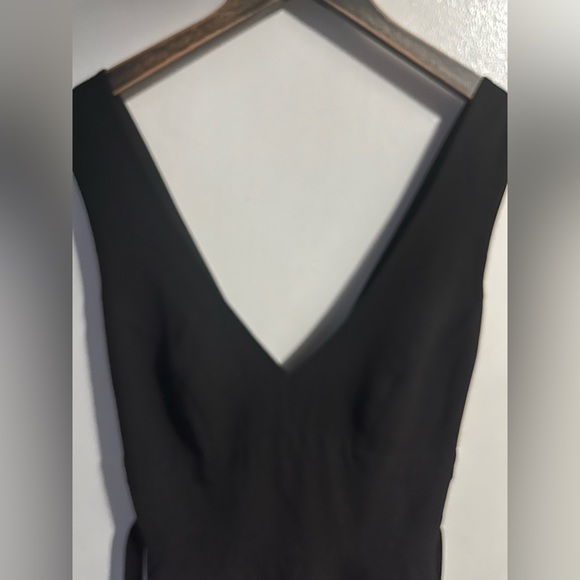 cue Plunging V Neck Sleeveless Babydoll with Pockets - Picture 14 of 14
